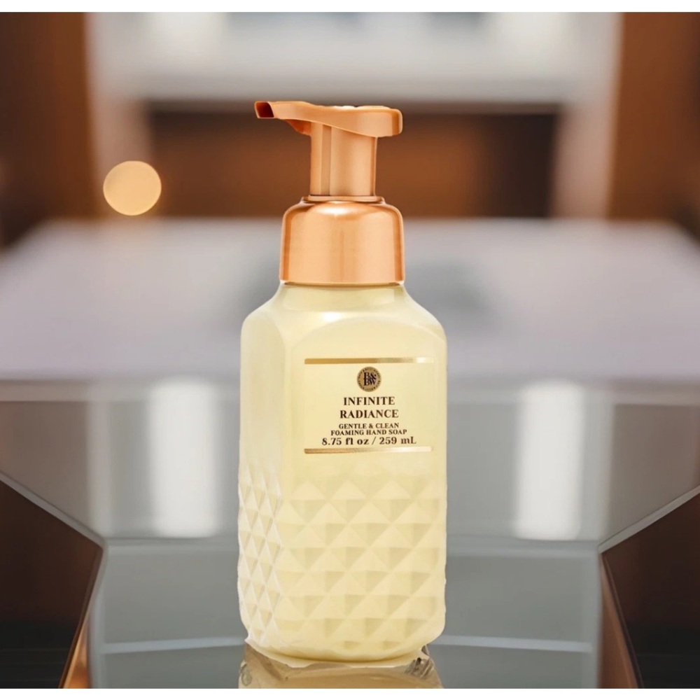Bath & Body Works Foaming Hand Soap- Infinite Radiance (8.75 fl oz)